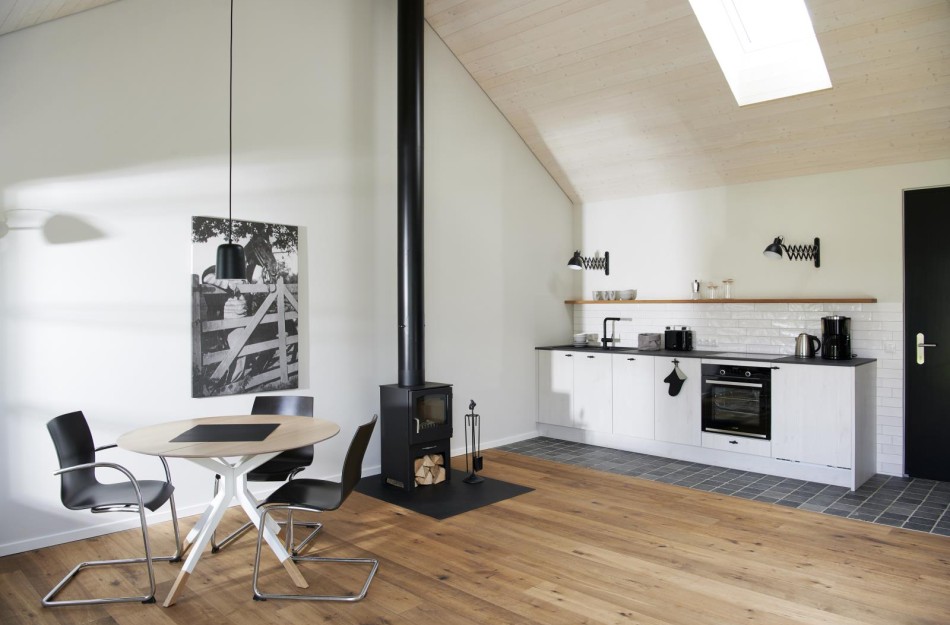 Küchenzeile mit Essbereich